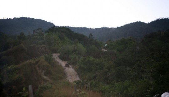 The dirt road, going up the mountain